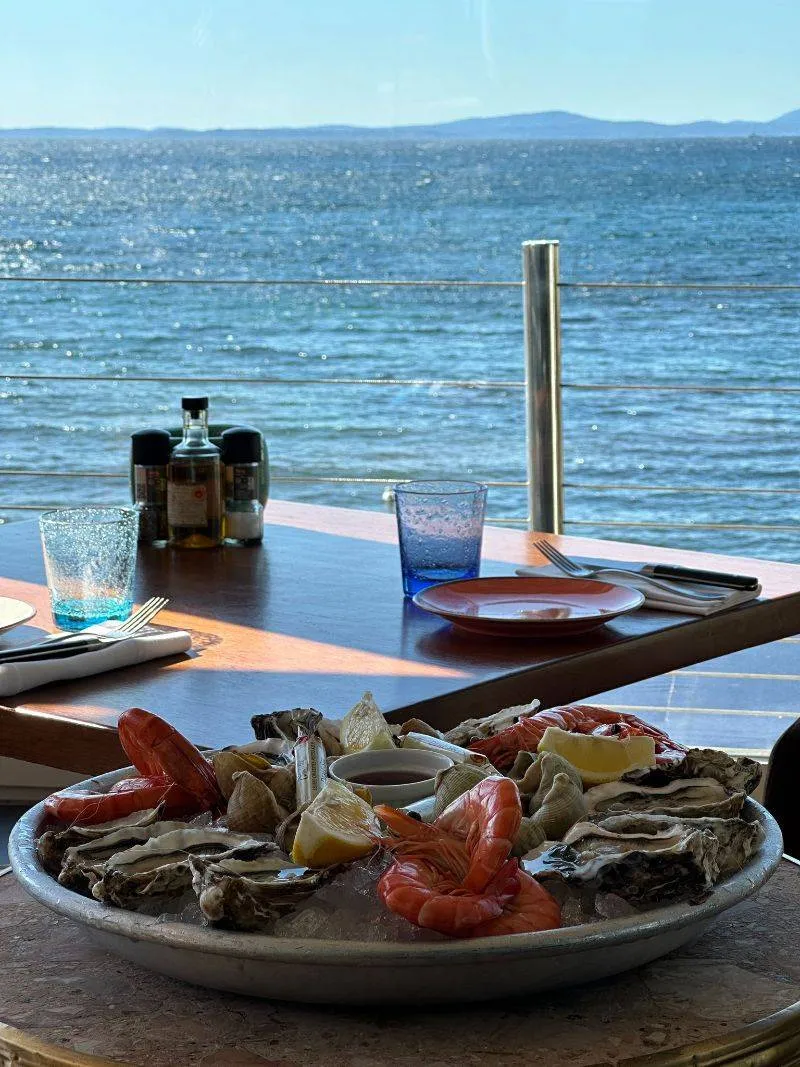 Plateaux de fruits de mer à emporter à Saint Raphaël dans le Var — Bistrot Loudet, Saint-Raphaël