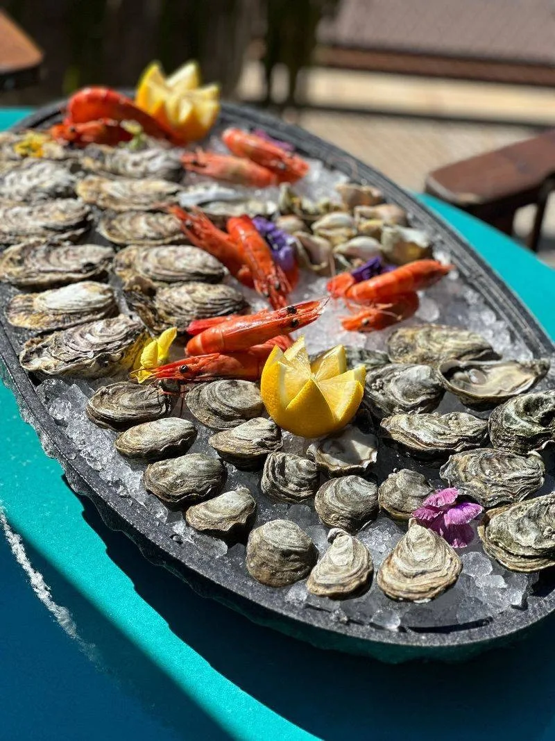 Plateau de fruits de mer, huîtres et gambas, du Bistrot Loudet à Saint-Raphaël