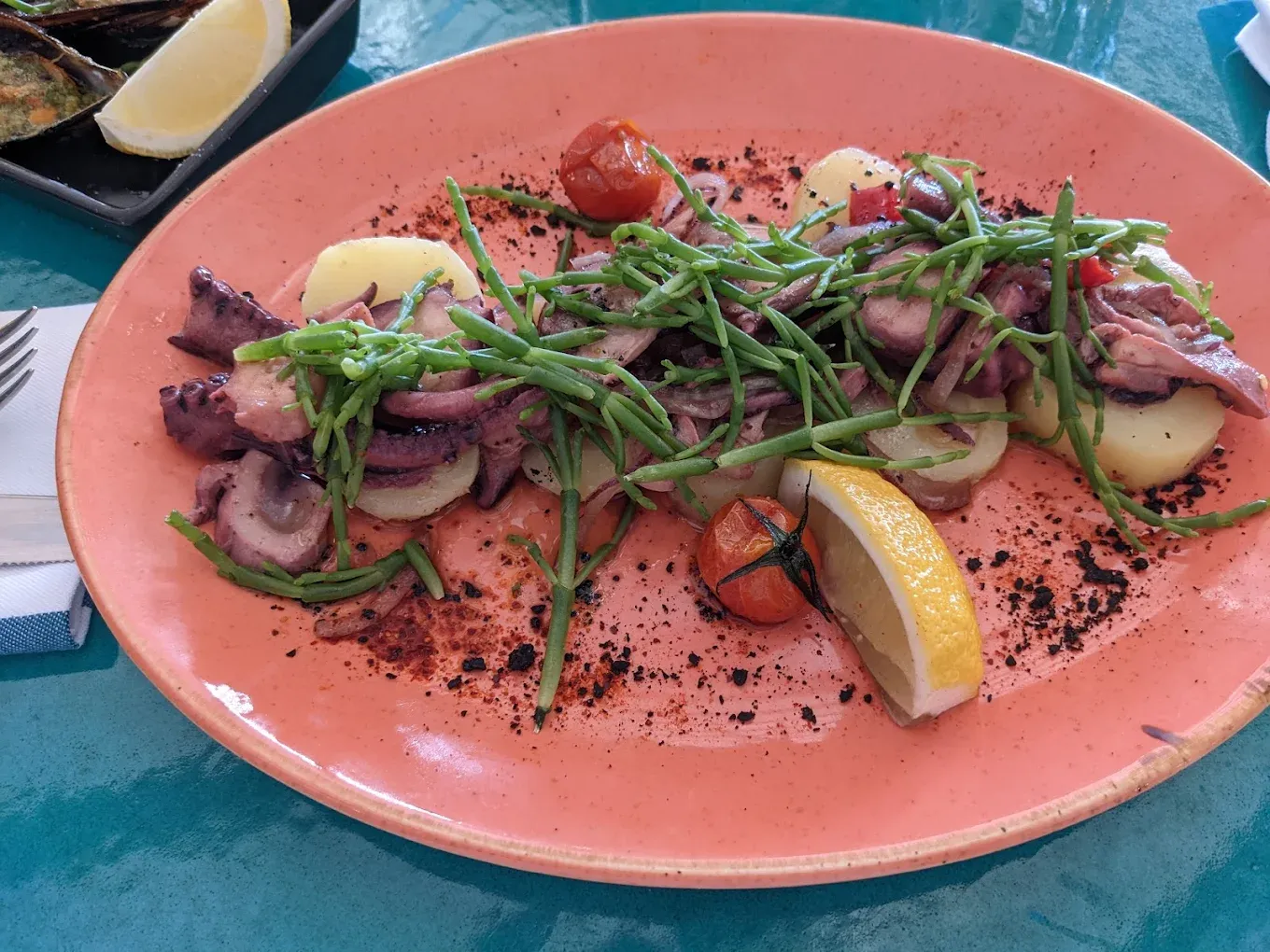 Poulpe grillé aux salicornes du Bistrot Loudet, restaurant à Saint-Raphaël