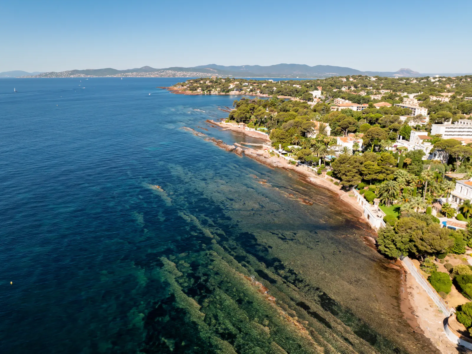 Le littoral et la mer vus du ciel, côte de l'Estérel à Saint-Raphaël